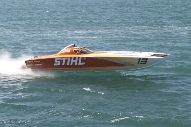 Super Cat entry Stihl, Rob Noble (throttles) and Grant Bruggeman (driver) aboard, comes into Key West in solid form. © Rodrick Cox